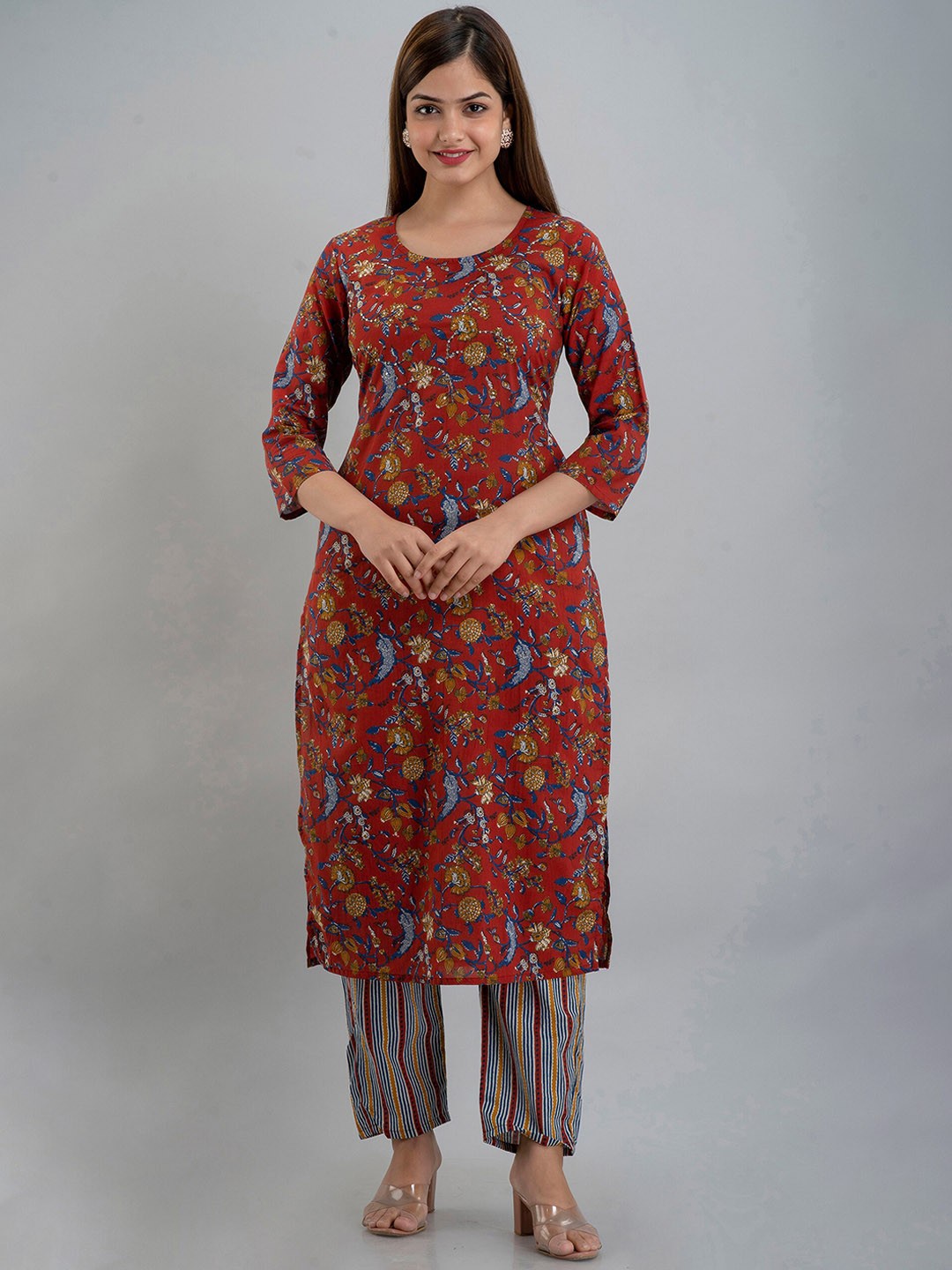 

OMASK Women Floral Printed Pure Cotton Kurta with Trousers, Maroon
