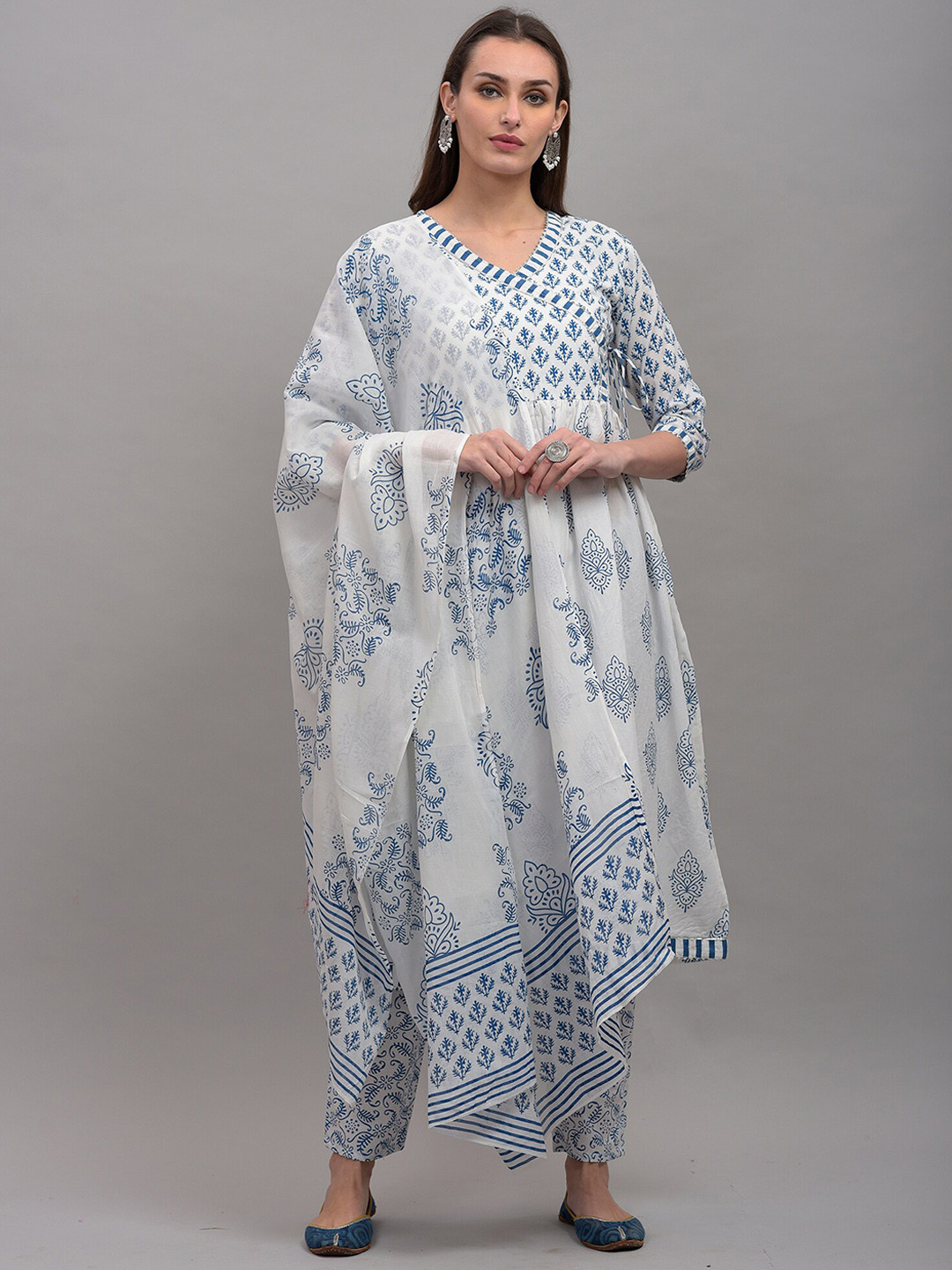 

OMASK Women Ethnic Motifs Printed Angrakha Pure Cotton Kurta with Trousers & Dupatta, White