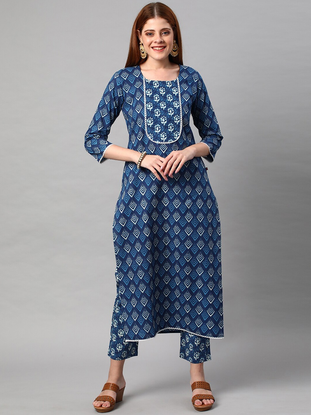 

KALINI Women Floral Printed Kurta With Trousers, Blue