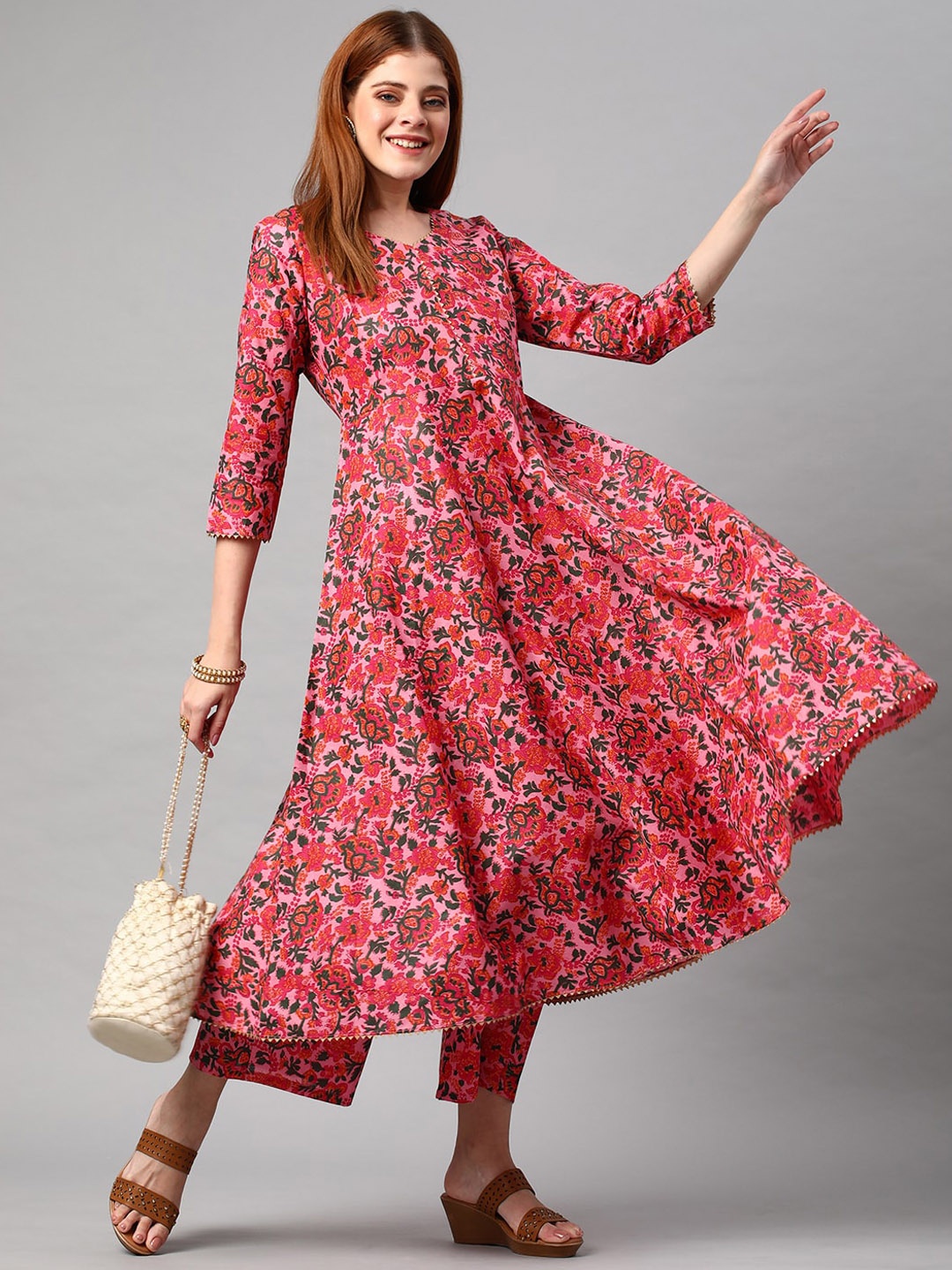 

KALINI Women Floral Printed Gotta Patti Kurta With Palazzos, Pink