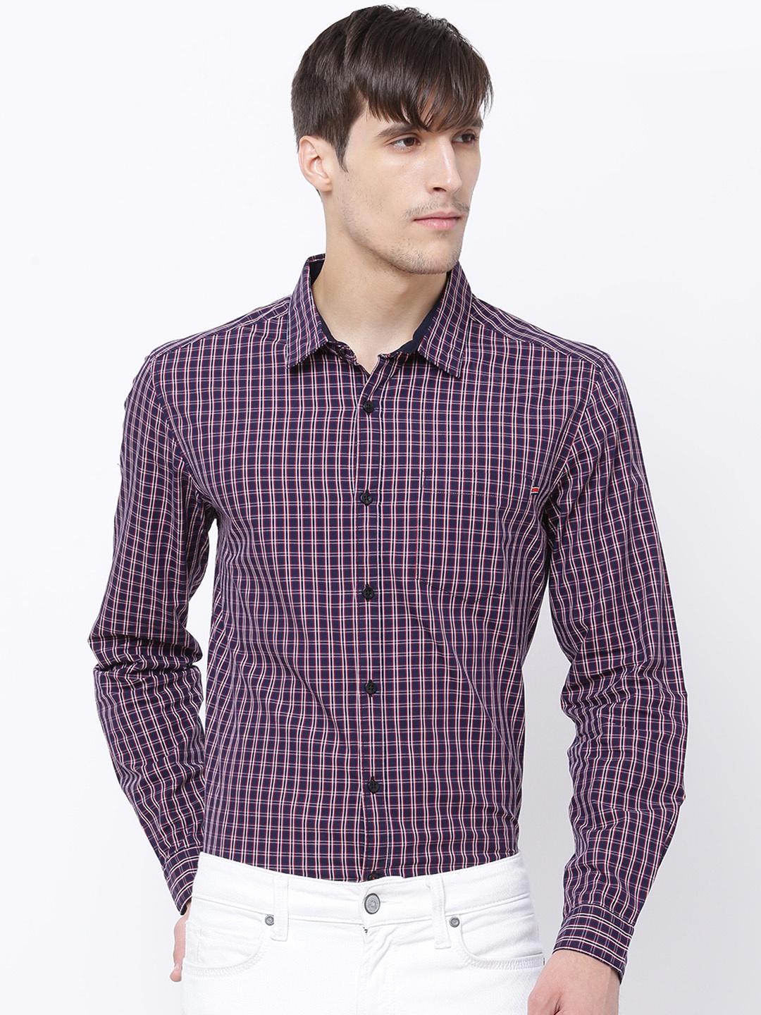 

Black coffee Men Navy Blue & Red Slim Fit Checked Casual Shirt