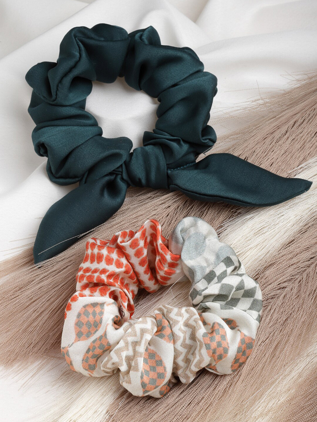 

SHAYE Women Green & Off White Set of 2 Ponytail Holders