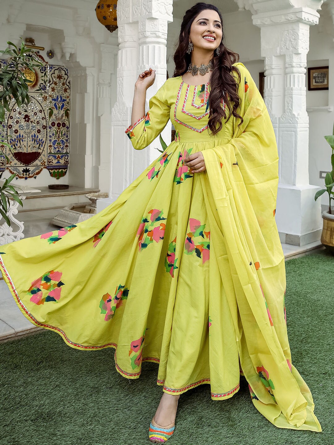 

Lavanya The Label Floral Printed Pure Cotton Kurta with Trousers & Dupatta, Green