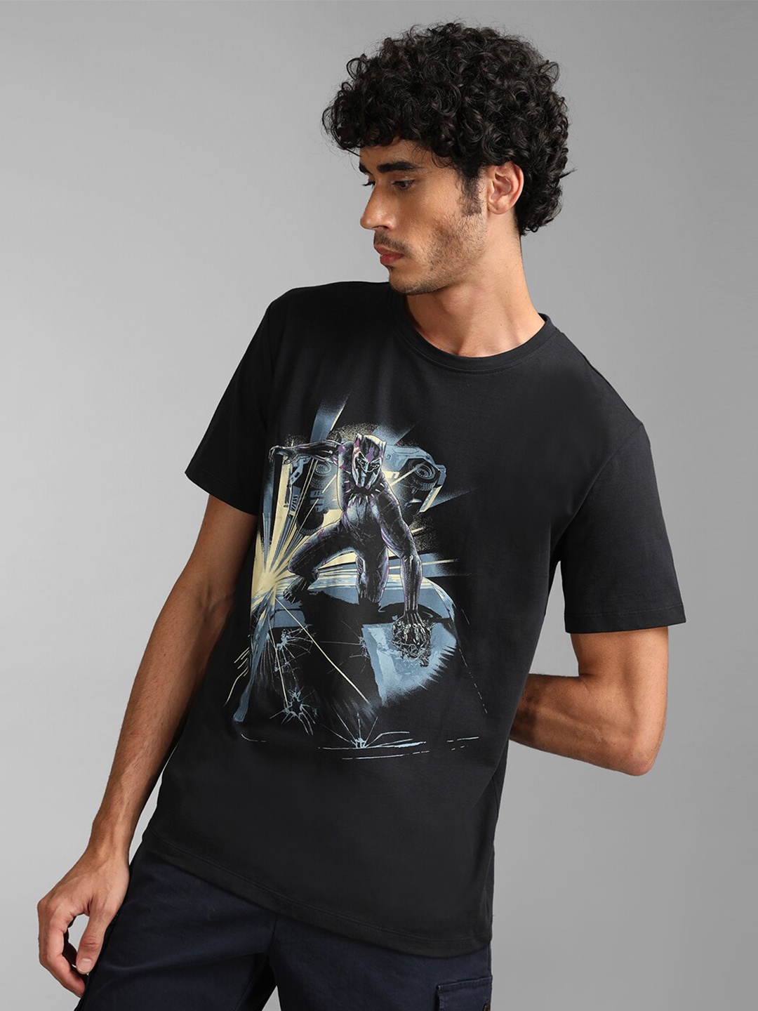 

KZ07 By Kazo Men Black Panther Printed Cotton T-shirt