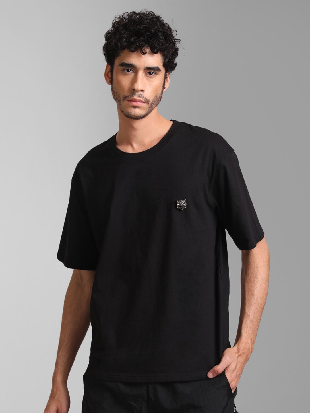 

KZ07 By Kazo Men Black Typography Printed Cotton T-shirt