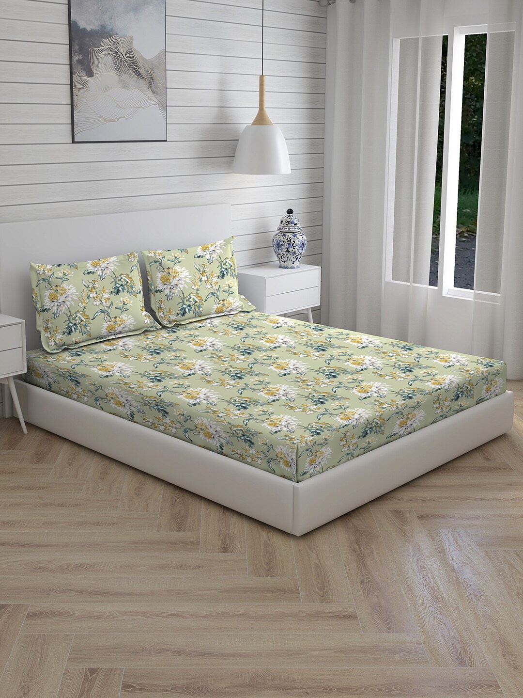 

Boutique Living India Iris Gaze Floral 160 TC Cotton Queen Bedsheet with 2 Pillow Covers, Green