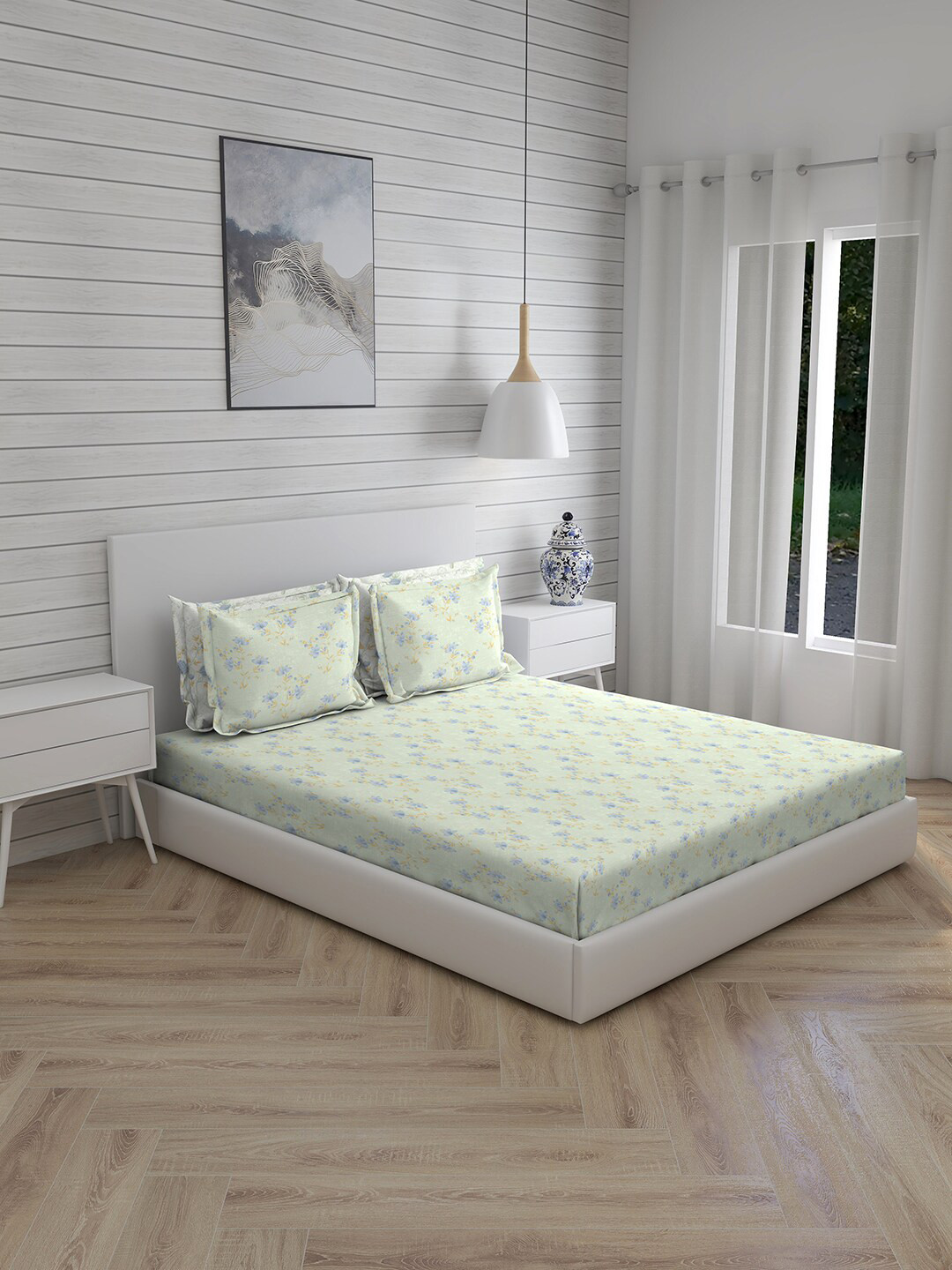 

Boutique Living India Urban Tropic 600 TC Cotton Super King Bedsheet & 4 Pillow Covers, Green