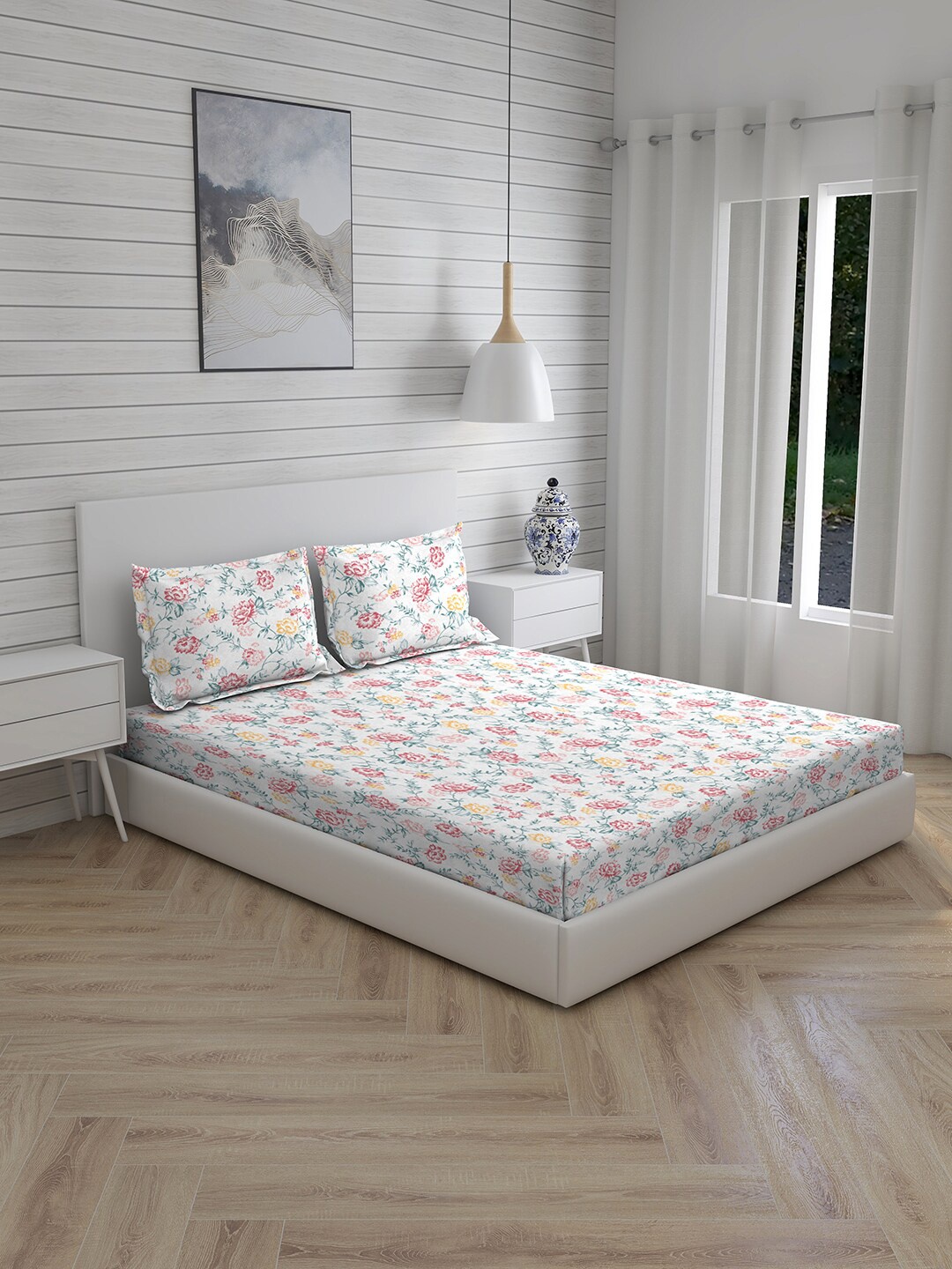 Boutique Living India White & Red Pure Cotton 160 TC Queen Bedsheet With 2 Pillow Covers