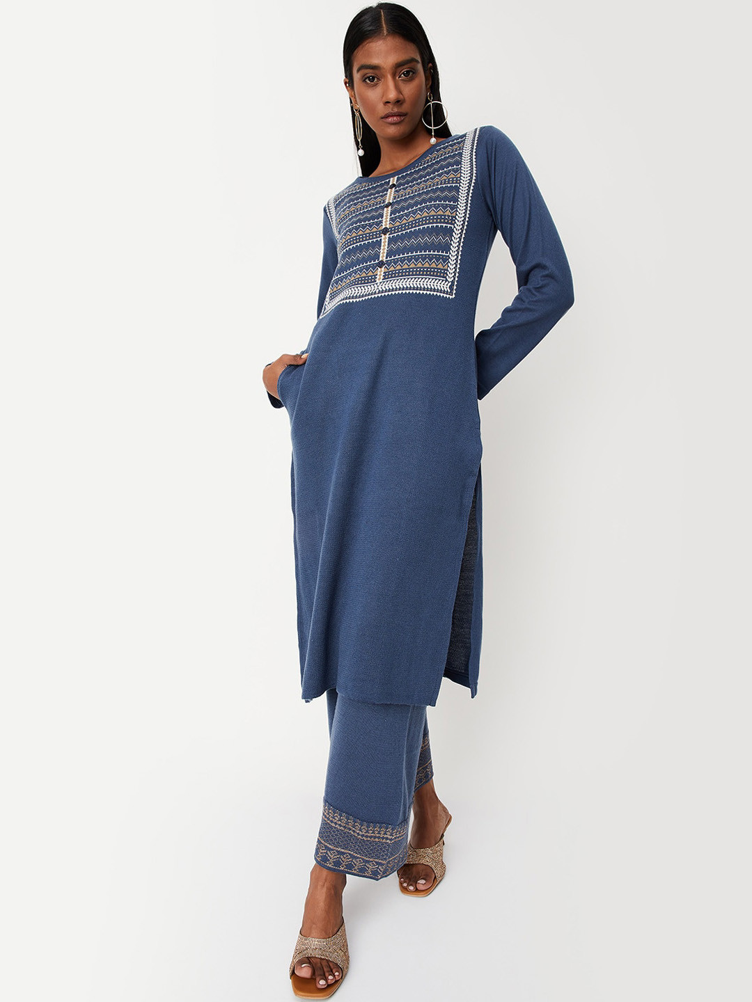 

max Geometric Printed Round Neck Kurta, Blue