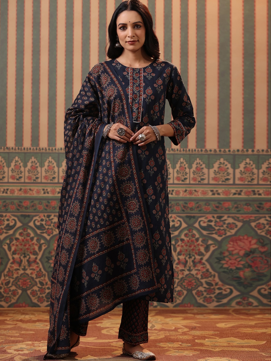 

Rain & Rainbow Women Ethnic Printed Pure Cotton Kurta with Palazzos & Dupatta, Navy blue