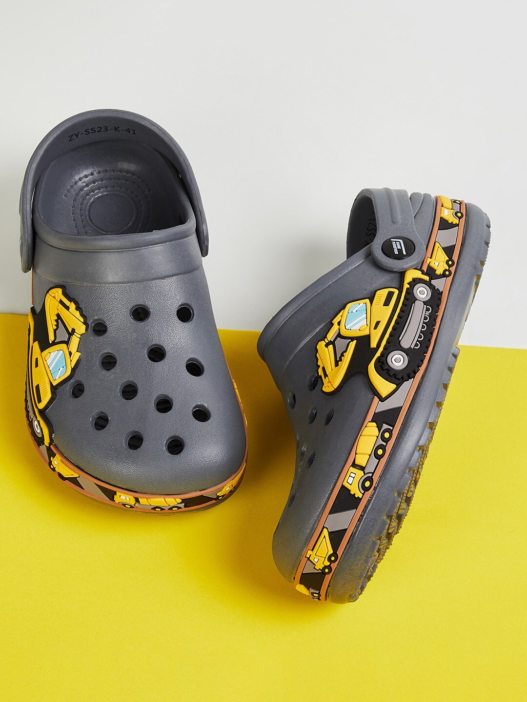 

Fame Forever by Lifestyle Boys Printed Clogs, Grey
