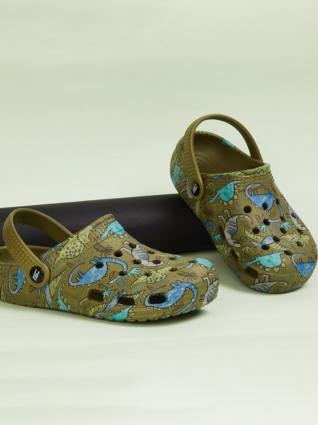 

Fame Forever by Lifestyle Boys Printed Clogs, Olive