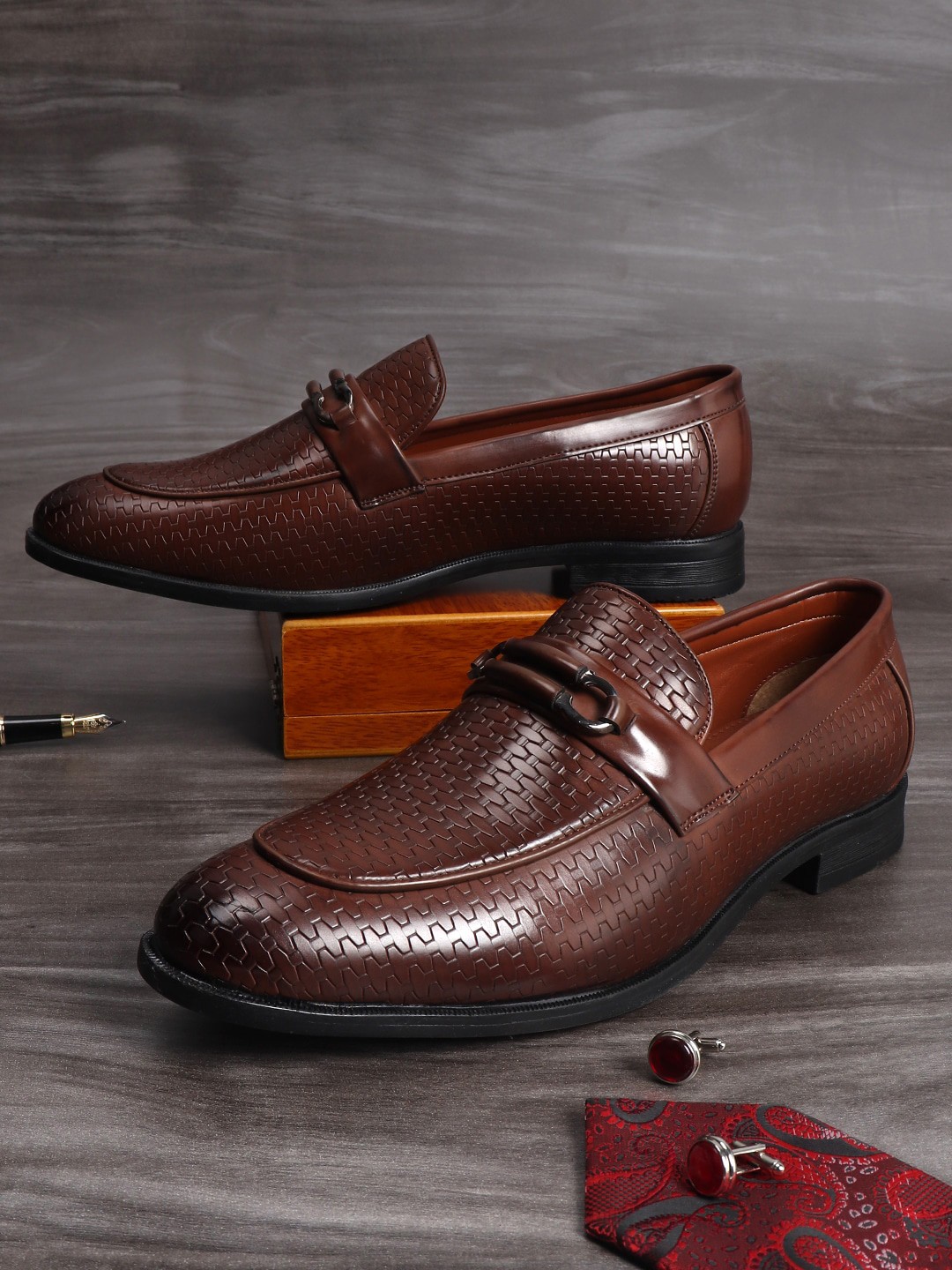 

MUTAQINOTI Men Textured Leather Formal Loafers, Brown