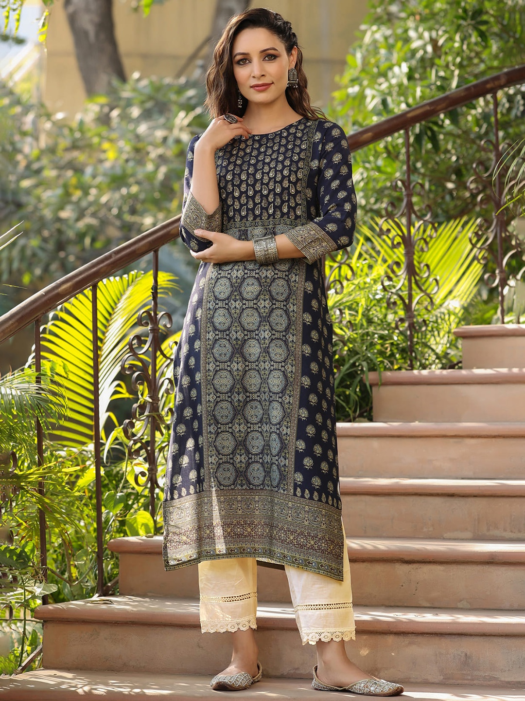 

Rain & Rainbow Round Neck Ethnic Motifs Printed Kurta, Blue