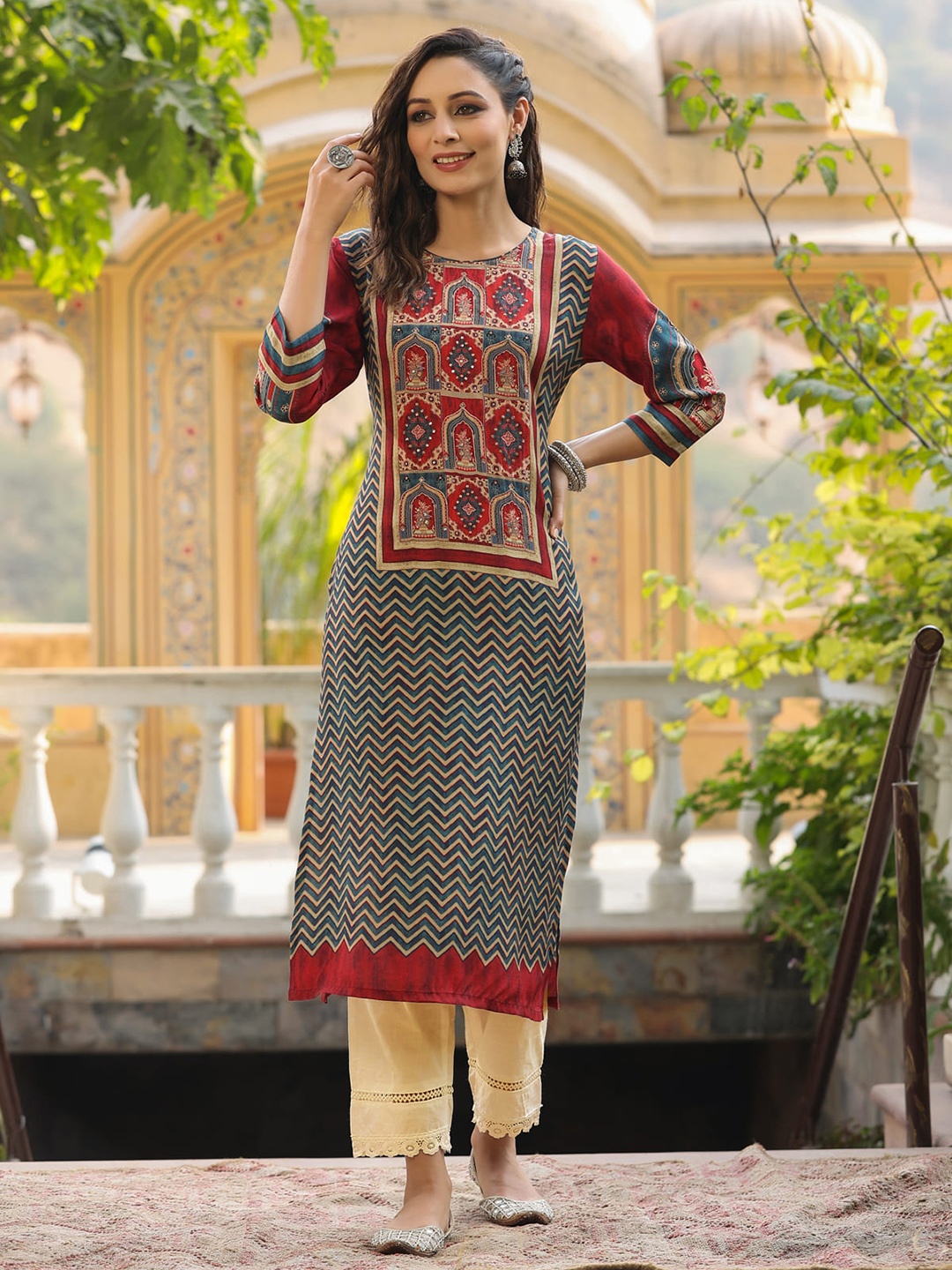 

Rain & Rainbow Round Neck Ethnic Motifs Printed Kurta, Maroon