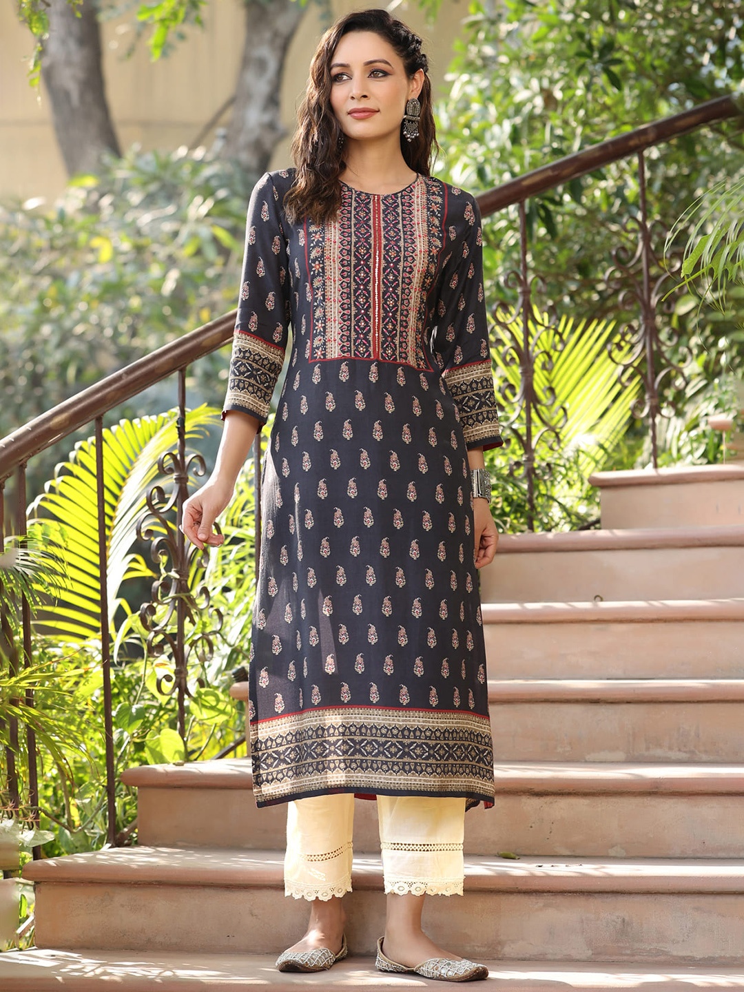 

Rain & Rainbow Ethnic Motifs Printed Gotta Patti Kurta, Black