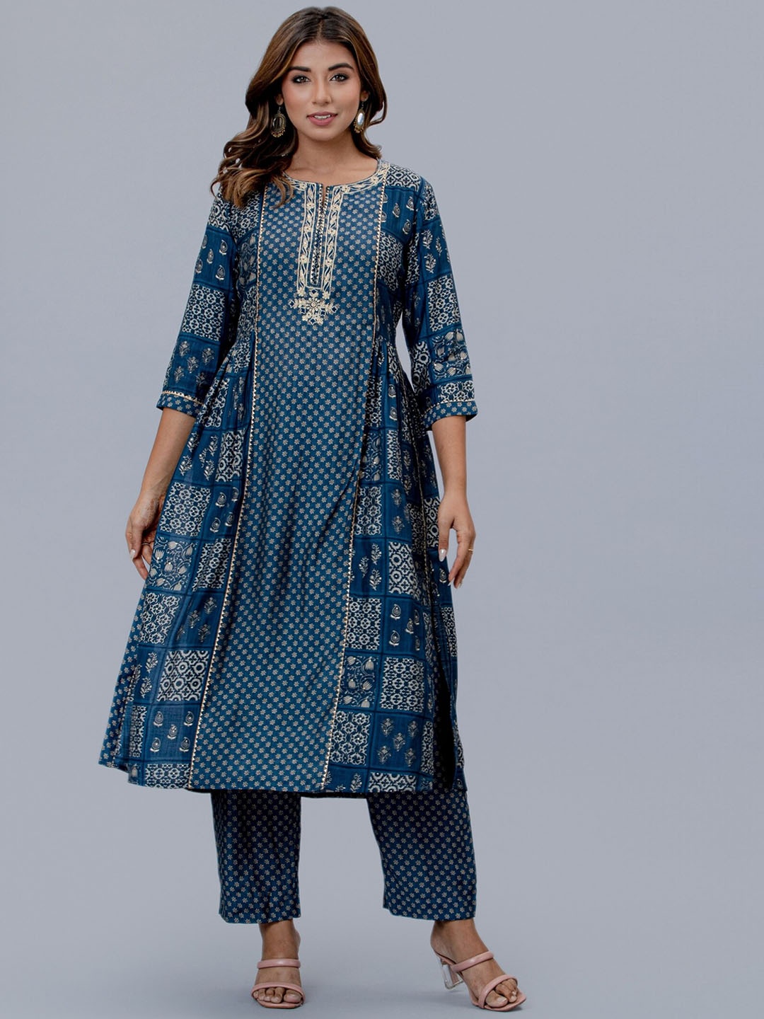 

EtnicaWear Women Ethnic Motifs Printed Panelled Kurta with Trousers, Blue