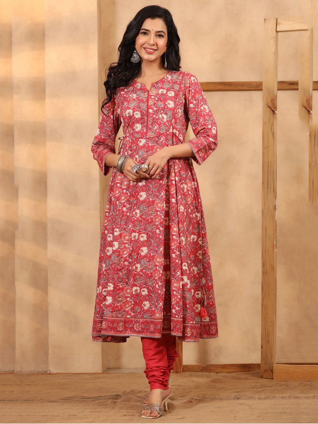

Rain & Rainbow Women Floral Printed Pleated Pure Cotton Kurta with Churidar & Dupatta, Rose