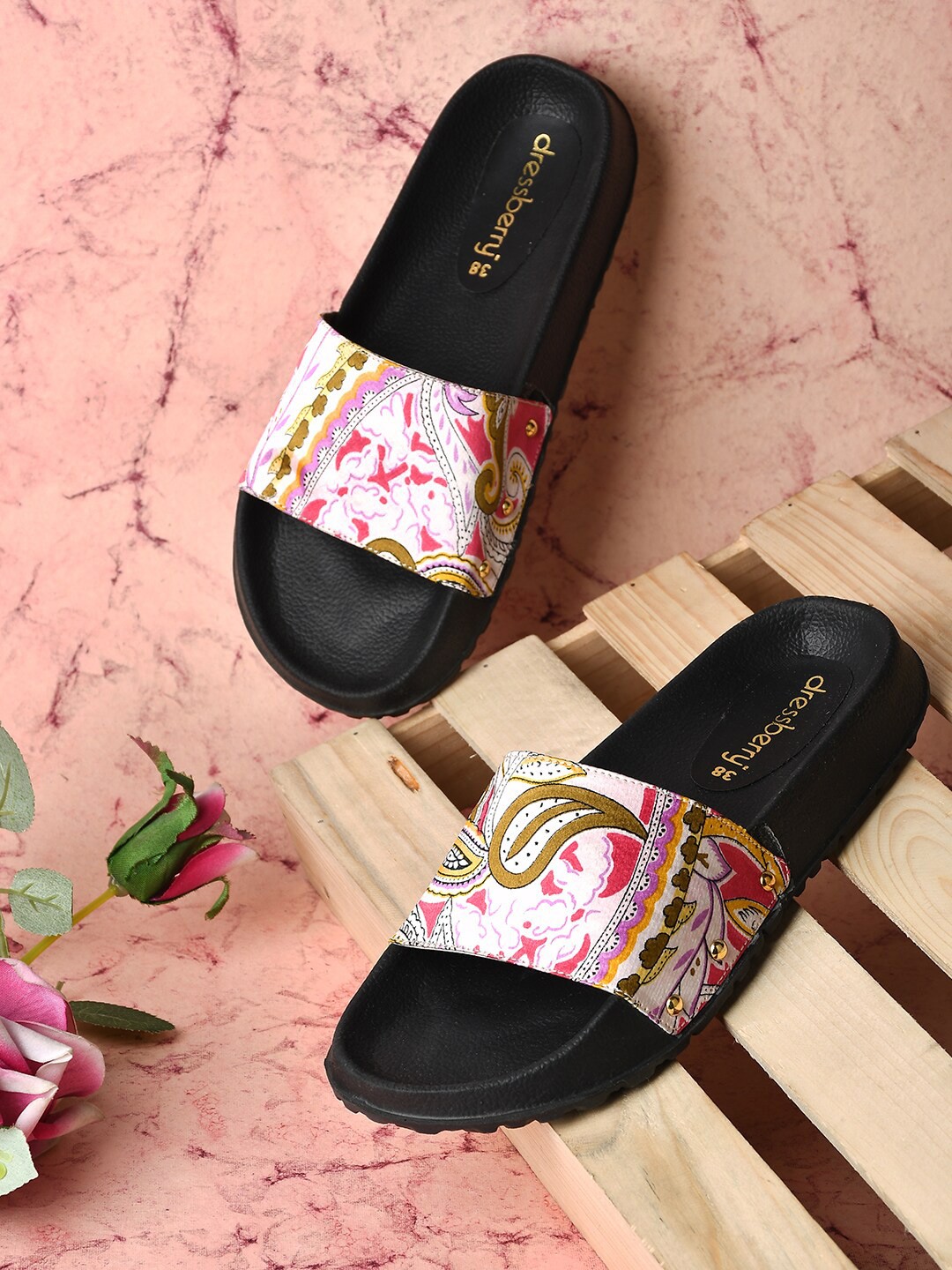 

DressBerry Women Printed Sliders, Black