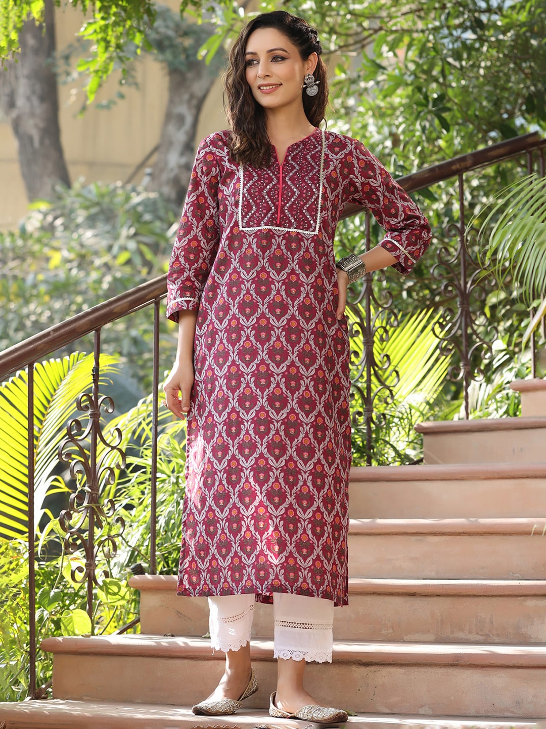 

Rain & Rainbow Women Floral Printed Pure Cotton Gotta Patti Kurta, Purple