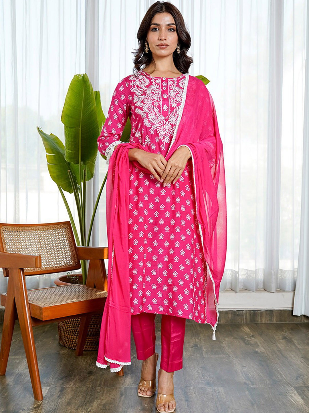 

KAMODINEE Women Floral Printed Thread Work Kurta With Trousers & Dupatta, Pink