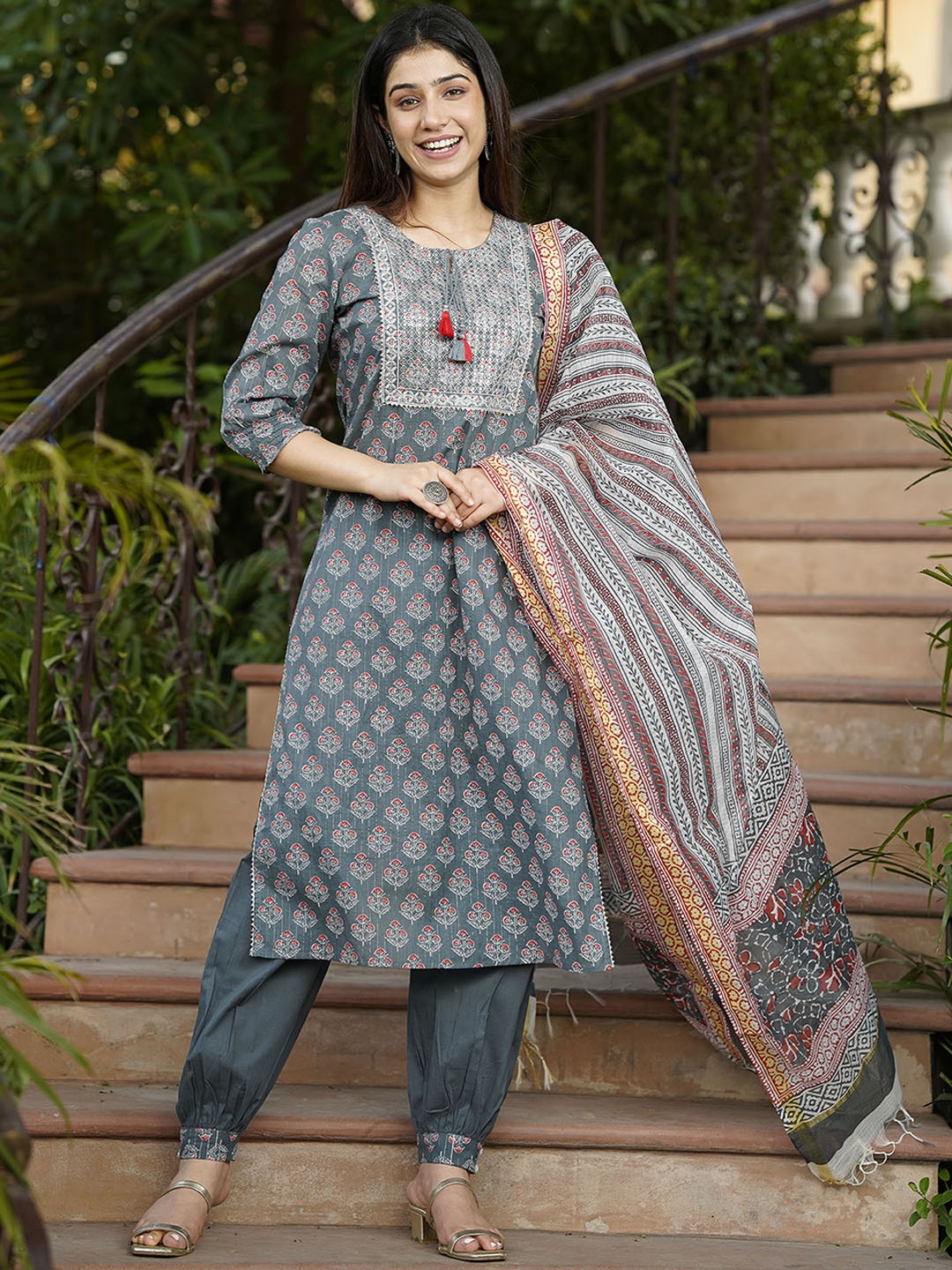 

KAMODINEE Women Floral Yoke Design Sequinned Pure Cotton Kurta With Trousers & Dupatta, Grey