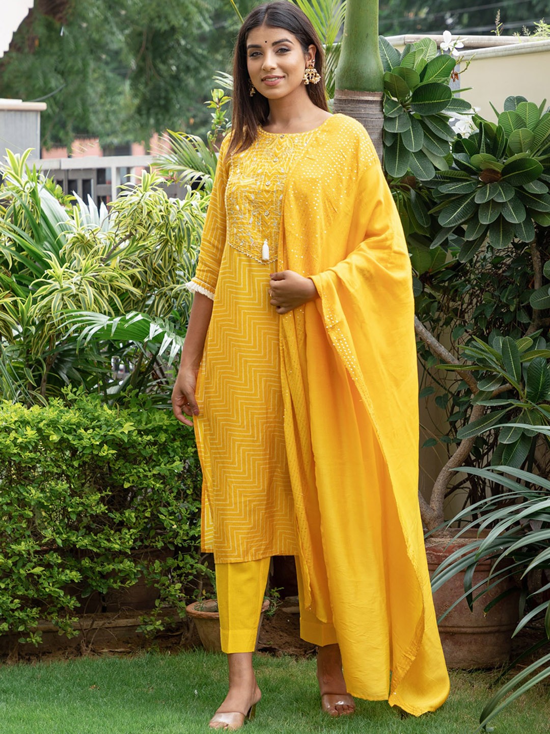 

KAMODINEE Women Printed Gotta Patti Kurta With Trousers & Dupatta, Yellow