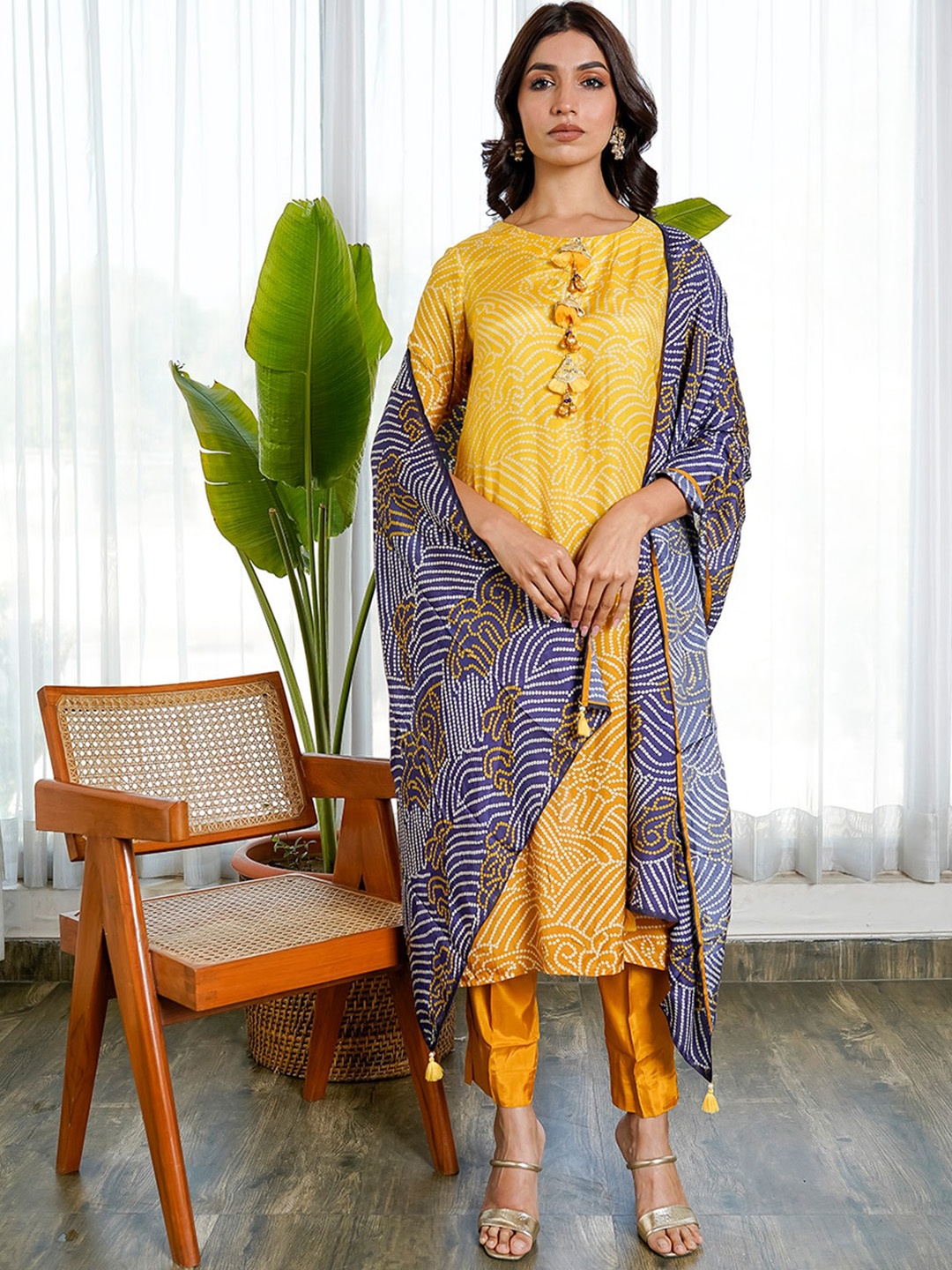 

KAMODINEE Women Bandhani Printed Kurta With Trousers & Dupatta, Mustard