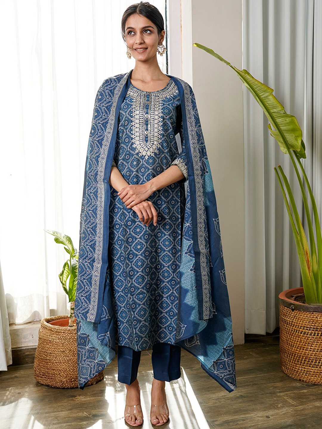 

KAMODINEE Women Ethnic Motifs Printed Kurta With Trousers & Dupatta, Navy blue