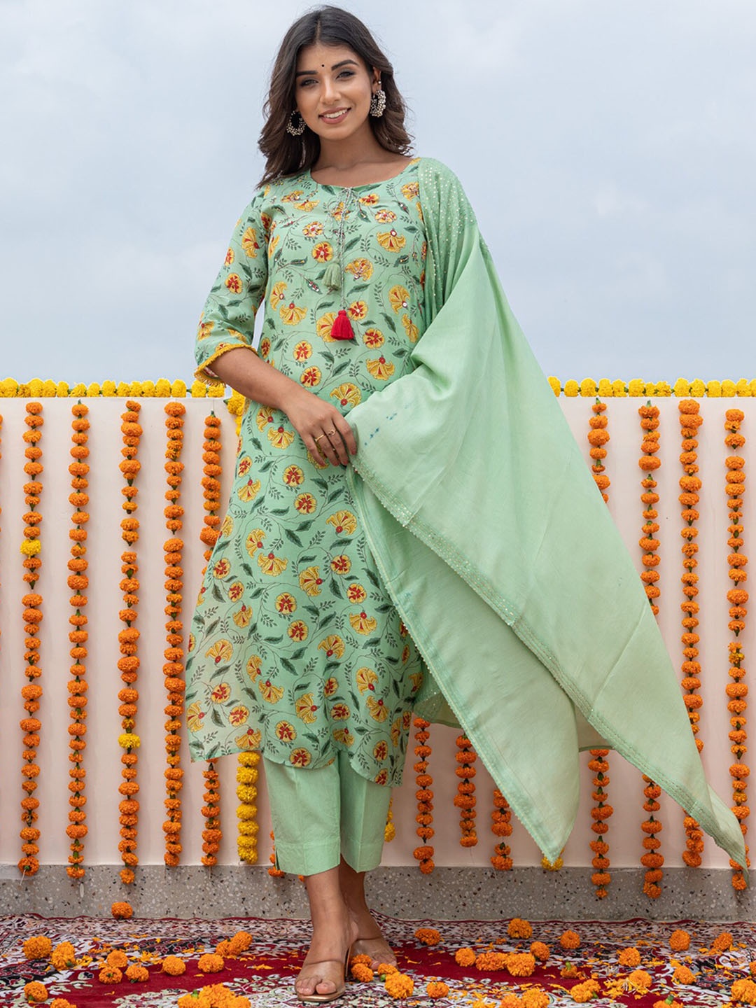 

KAMODINEE Women Floral Printed Kurta With Trousers & Dupatta, Green