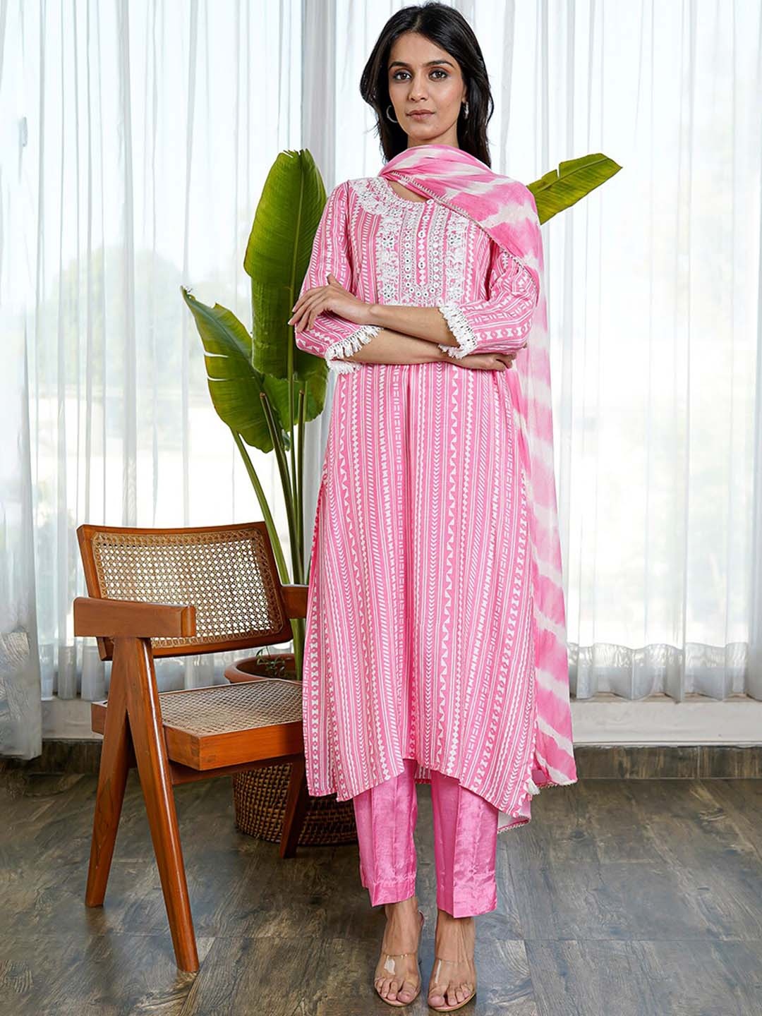 

KAMODINEE Women Ethnic Motifs Printed Thread Work Kurta With Trousers & Dupatta, Pink