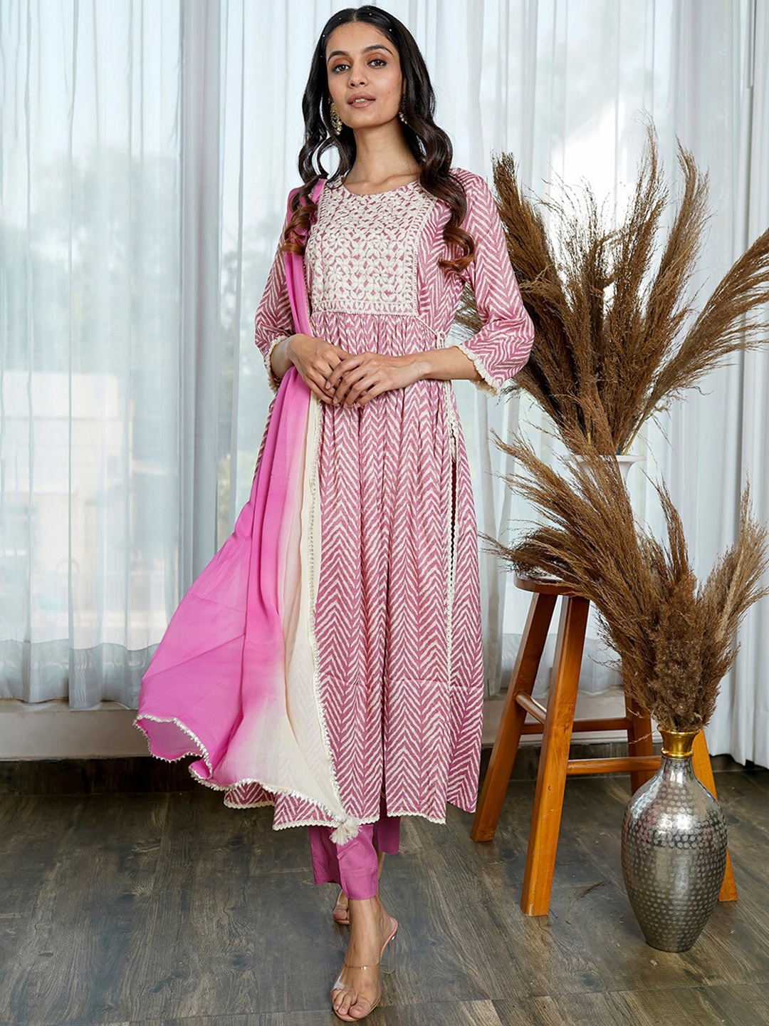 

KAMODINEE Women Pink Printed High Slit Kurta with Trousers & With Dupatta