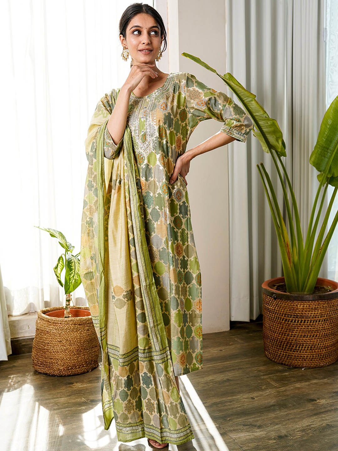 

KAMODINEE Women Green Ethnic Motifs Printed Kurta with Trousers & With Dupatta