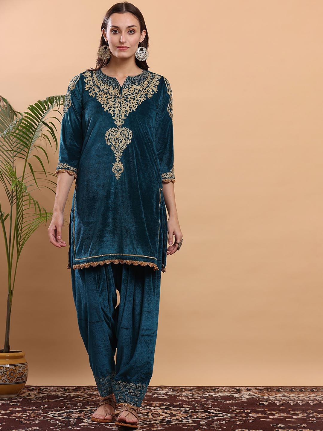 

KAANCHIE NANGGIA Ethnic Motifs Embroidered Kurta with Salwar, Green