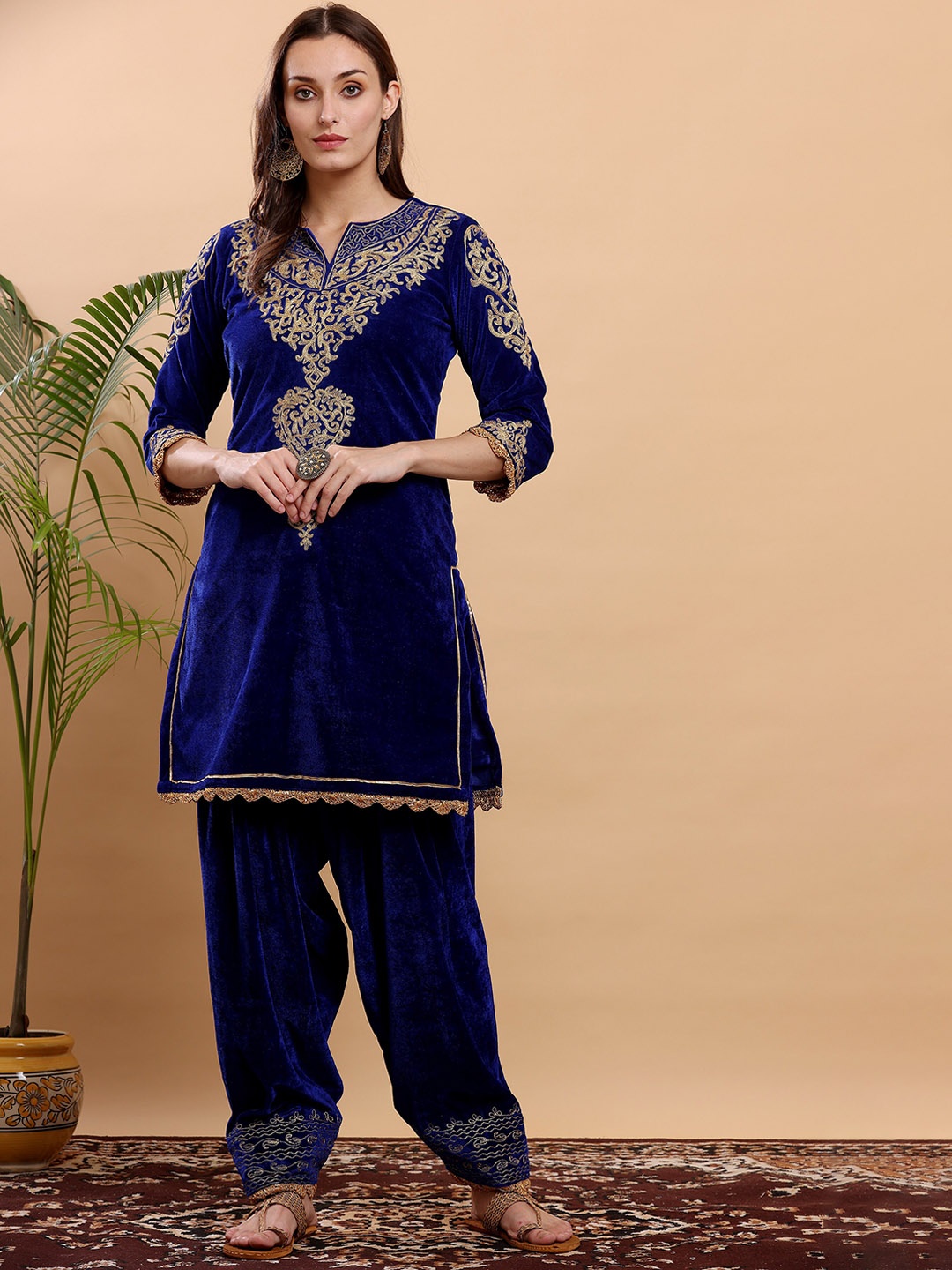 

KAANCHIE NANGGIA Women Blue Ethnic Motifs Embroidered Kurta with Trousers