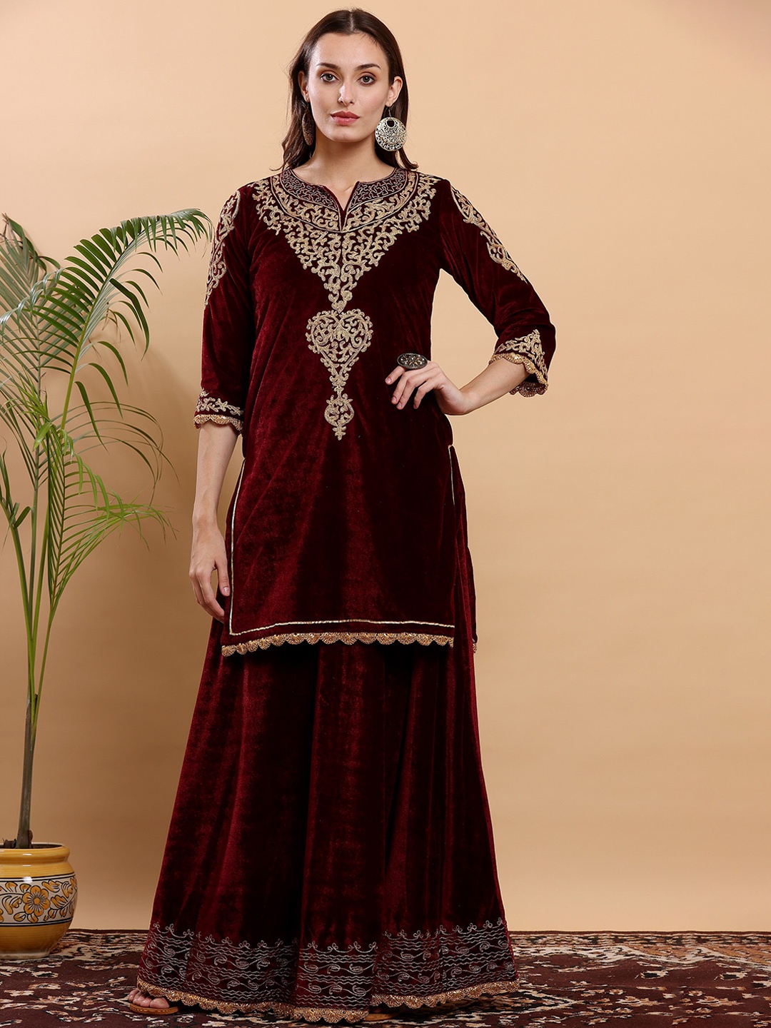 

KAANCHIE NANGGIA Women Maroon Ethnic Motifs Embroidered Kurta with Skirt