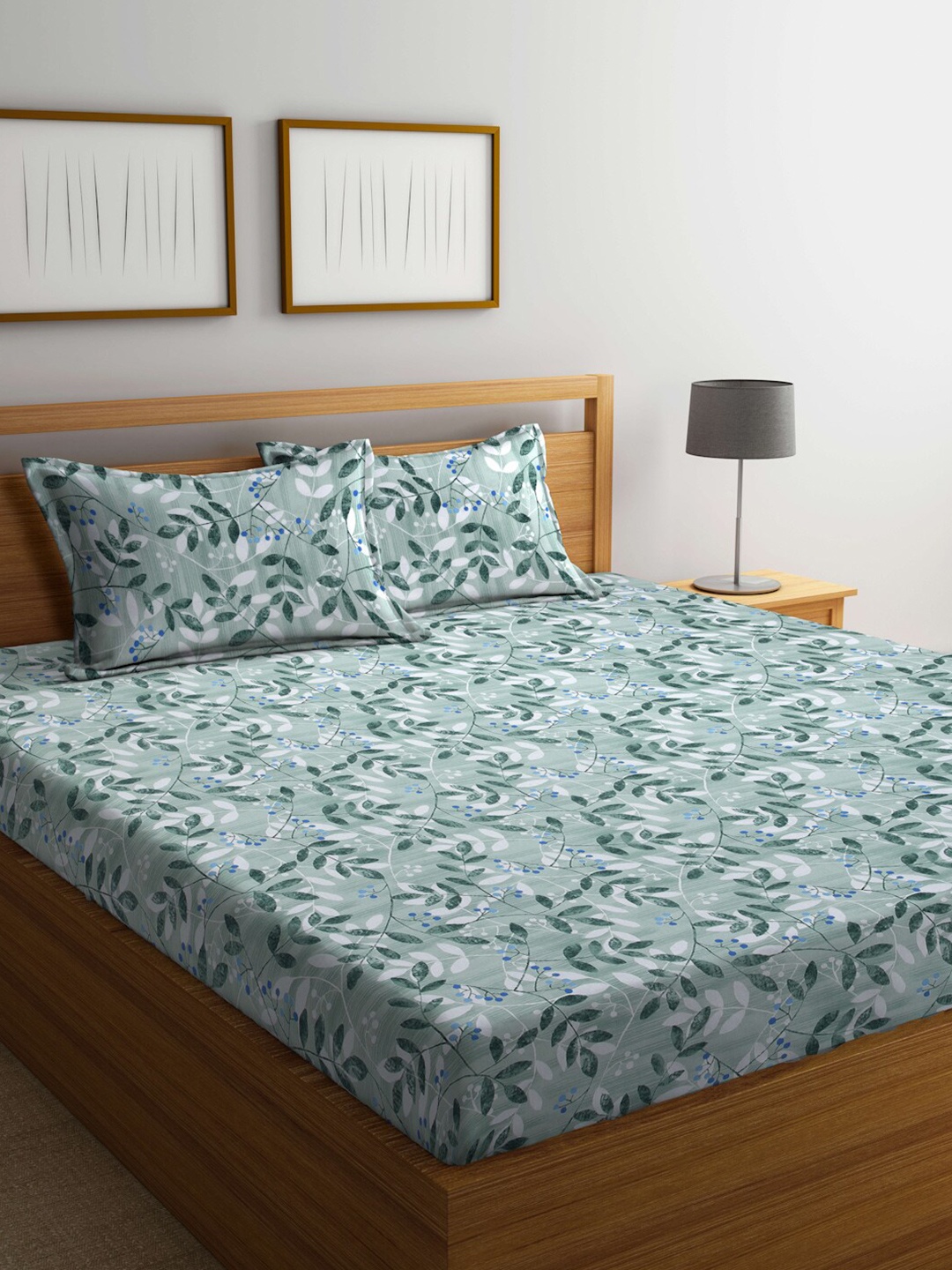 

BOMBAY DYEING Blue & White Floral 120 TC Cotton King Bedsheet with 2 Pillow Covers