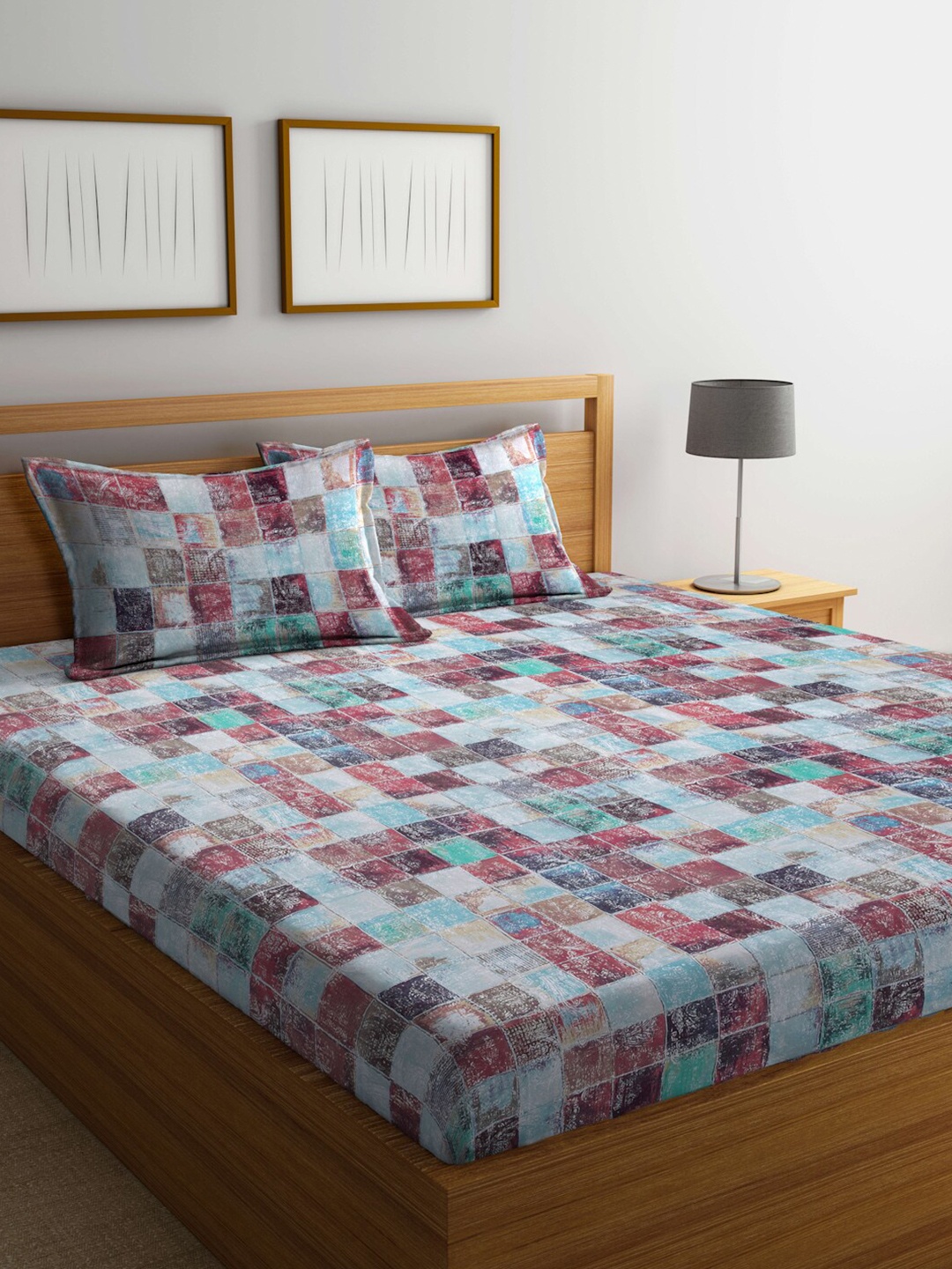 

BOMBAY DYEING Pink & White 104 TC Queen Bedsheet with 2 Pillow Covers