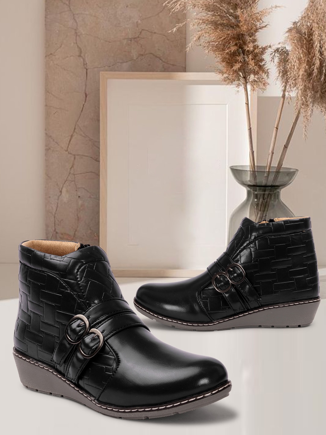 

ICONICS Women Winter Boots, Black