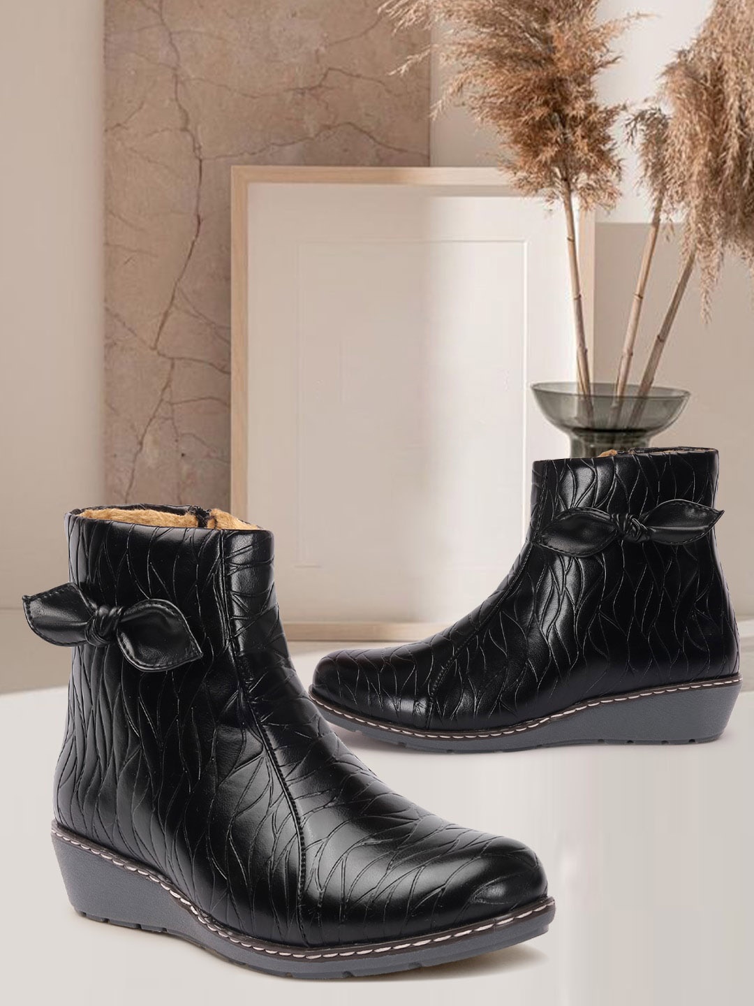 

ICONICS Women Winter Boots, Black