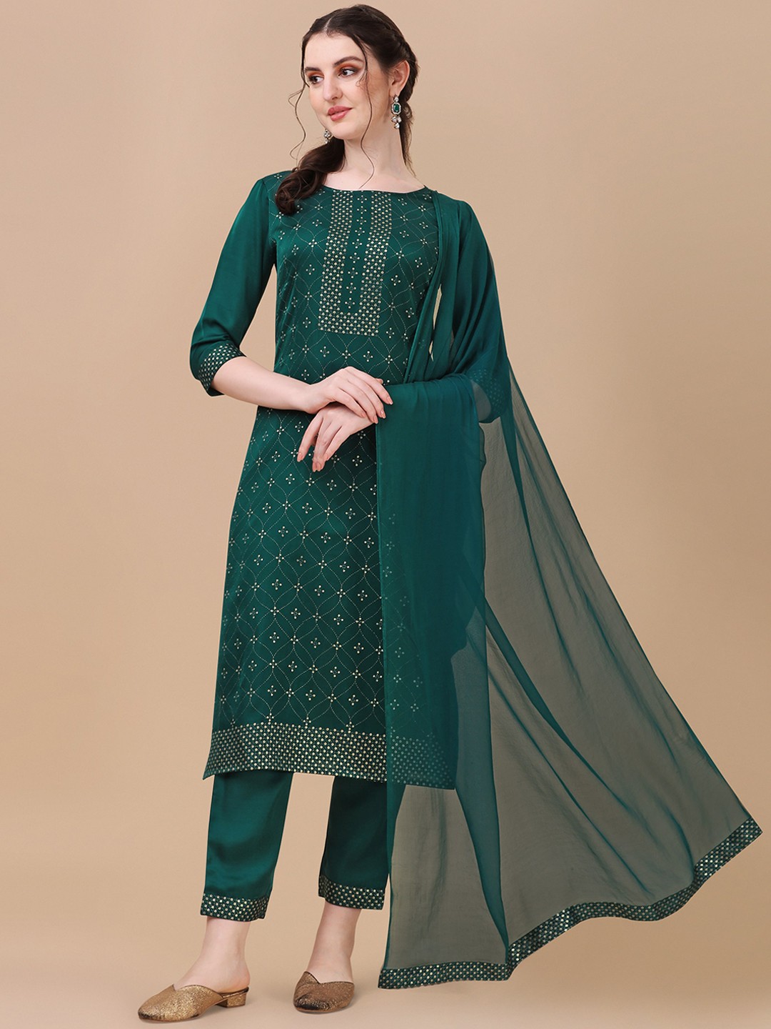 

Berrylicious Women Floral Sequinned Kurta With Trousers & Dupatta, Green