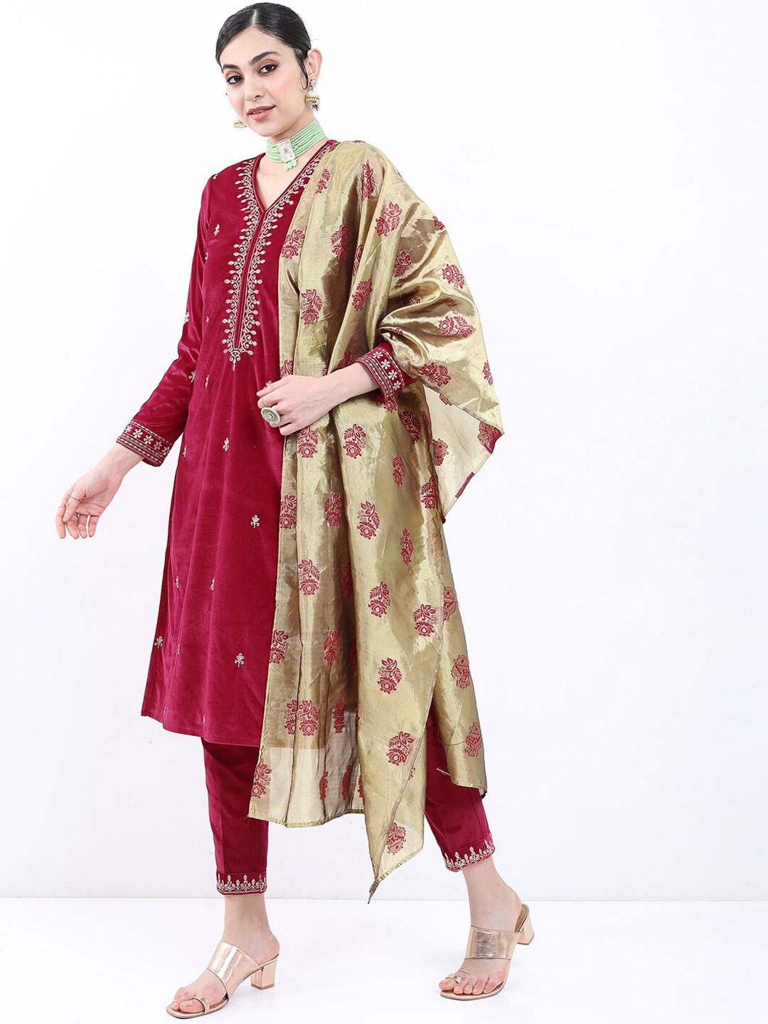 

KETCH Women Ethnic Motifs Embroidered Velvet Kurta with Trousers & With Dupatta, Pink