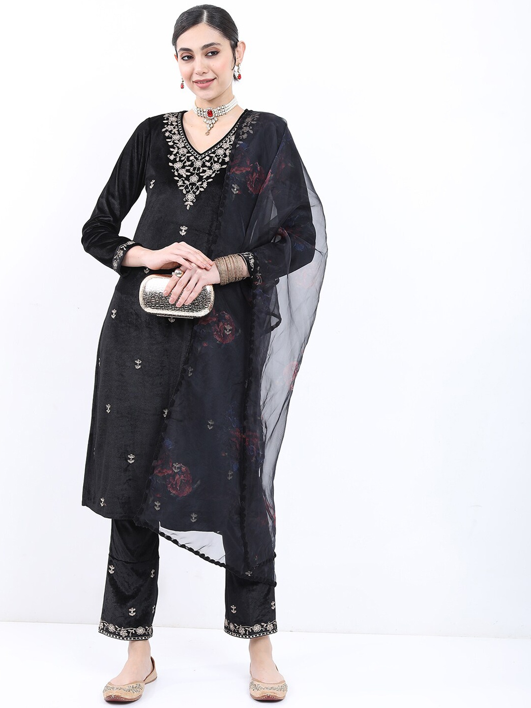 

Ketch Embroidered Knited Velvet Kurta & Palazzos With Dupatta, Black