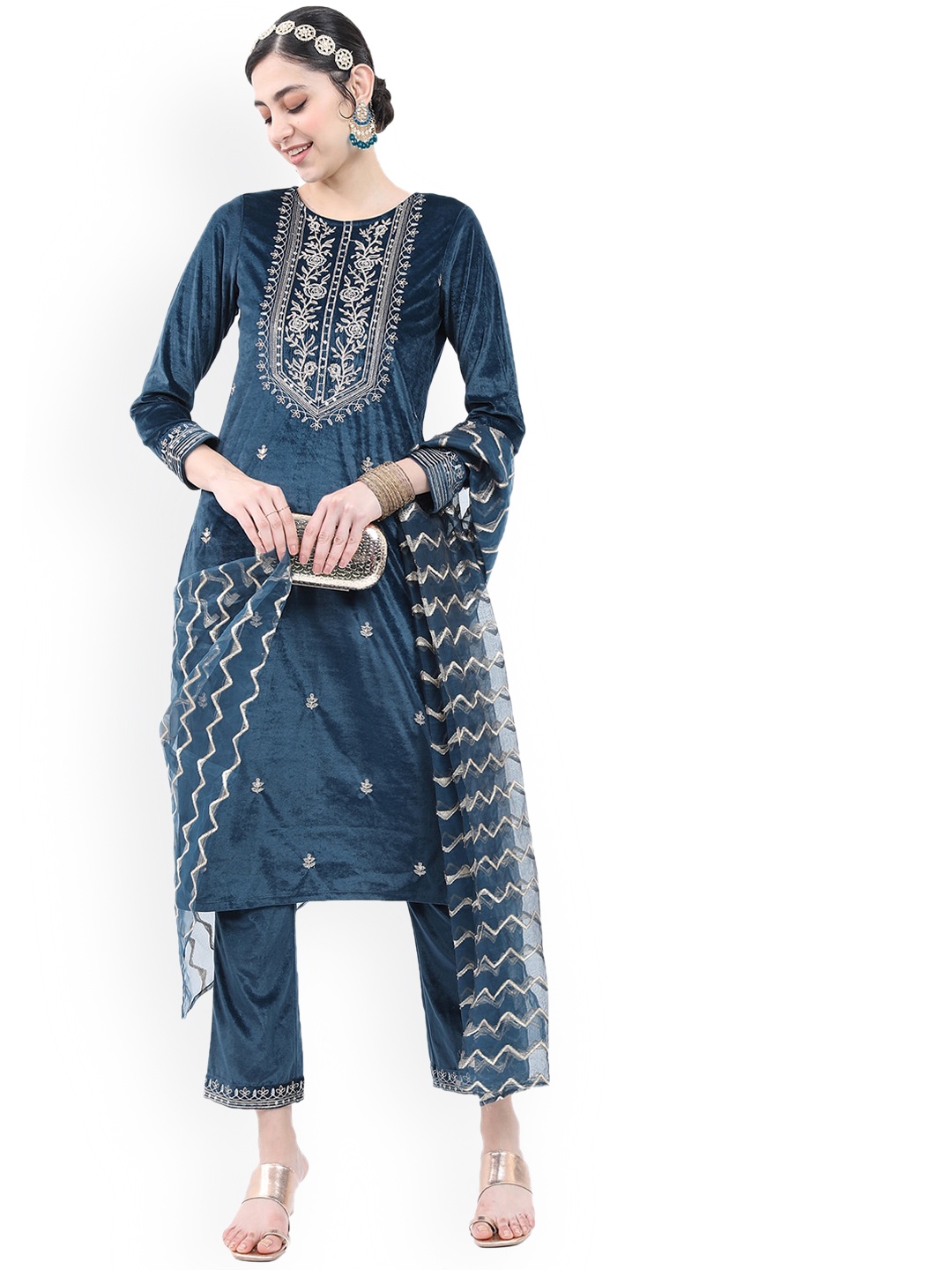 

Ketch Embroidered Knited Velvet Kurta & Trousers With Dupatta, Blue