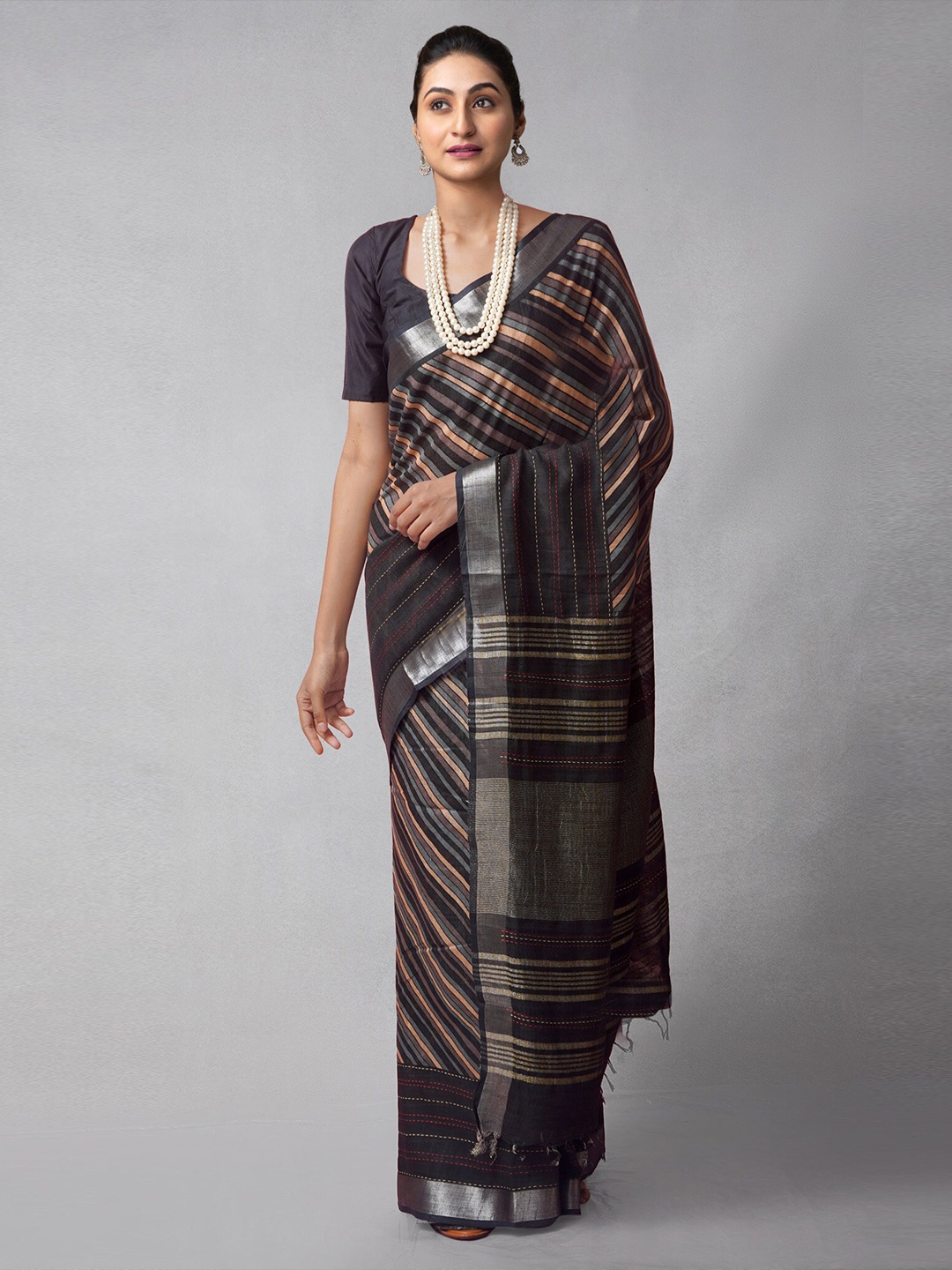 

Unnati Silks Woven Design Kantha Work Pure Cotton Jamdani Saree, Grey