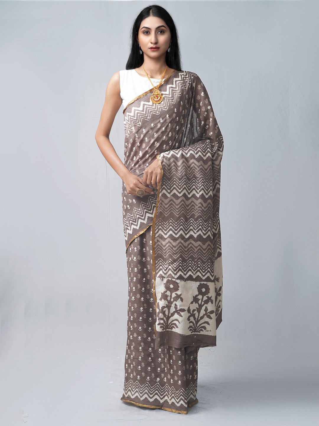 

Unnati Silks Dabu Print Pure Cotton Zari Saree, Grey