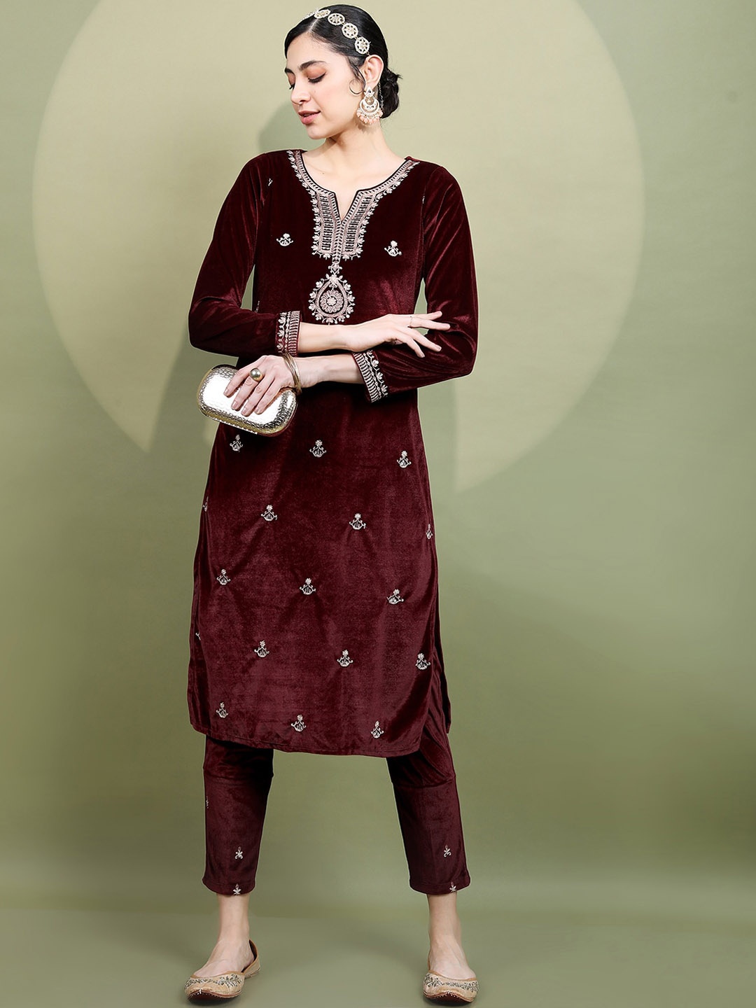 

Vishudh Embroidered Knitted Velvet Kurta, Maroon
