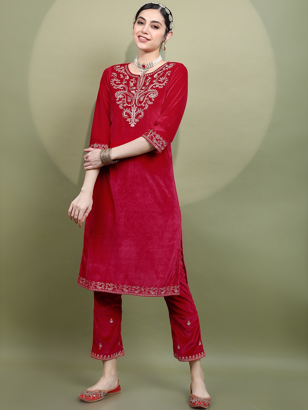 

Vishudh Ethnic Motifs Embroidered Knitted Velvet Kurta, Fuchsia