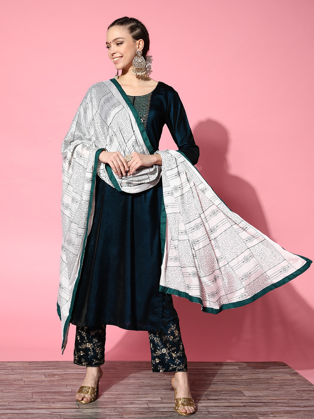

SheWill Ethnic Motifs Embroidered Silk Blend Dupatta, Green