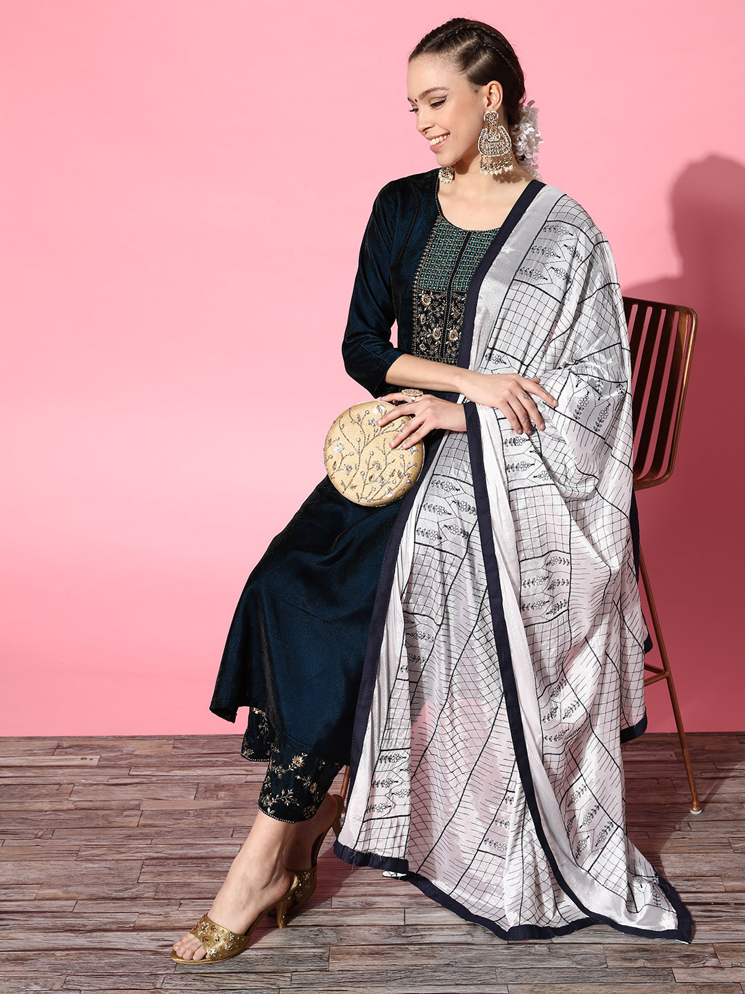 

SheWill Ethnic Motifs Embroidered Silk Blend Dupatta, Navy blue